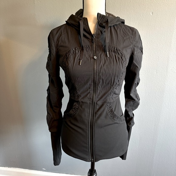 LULULEMON HOODED BLACK JACKET. SIZE 6. - Picture 2 of 9